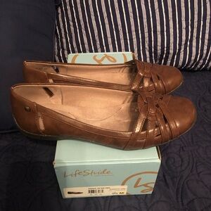 Gently worn Life Stride Diverse flat